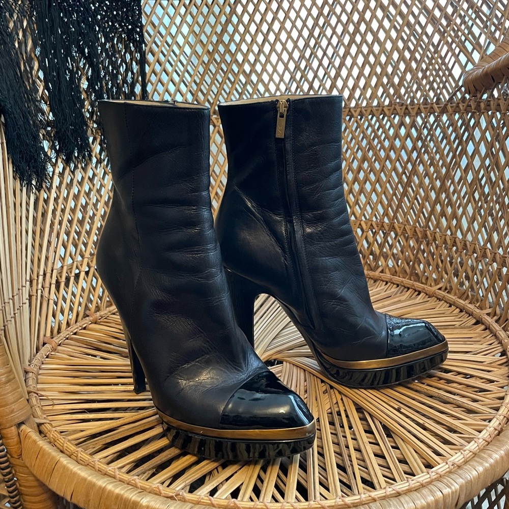 YSL Black patent leather pointed toe stiletto booties boots 38.5 made in Italy